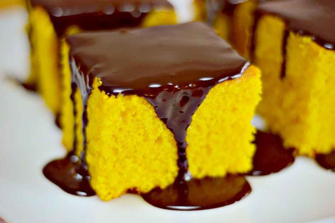 Bolo de Cenoura com Casquinha Crocante de Chocolate