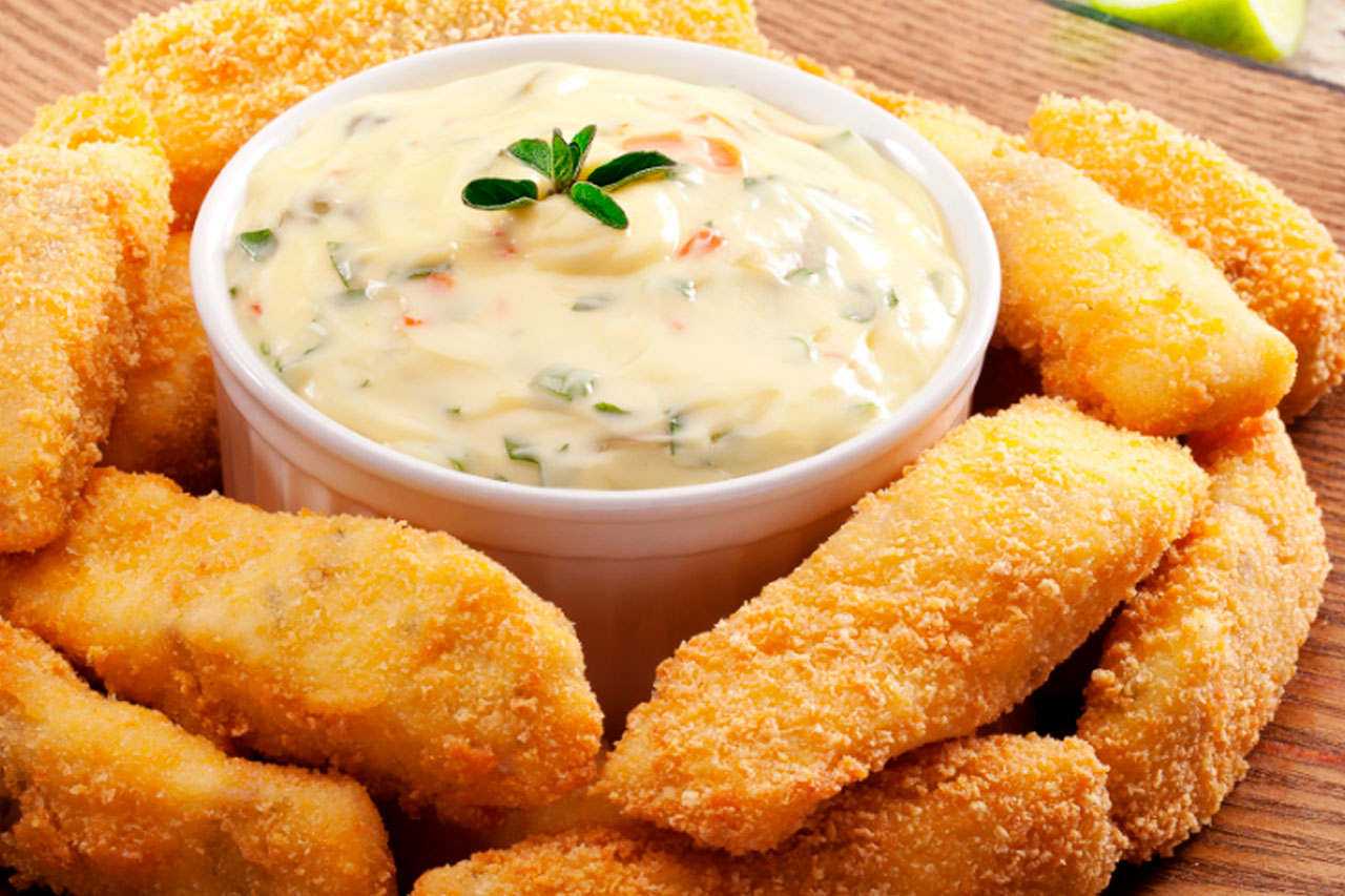 Isca de Peixe com Molho Tártaro