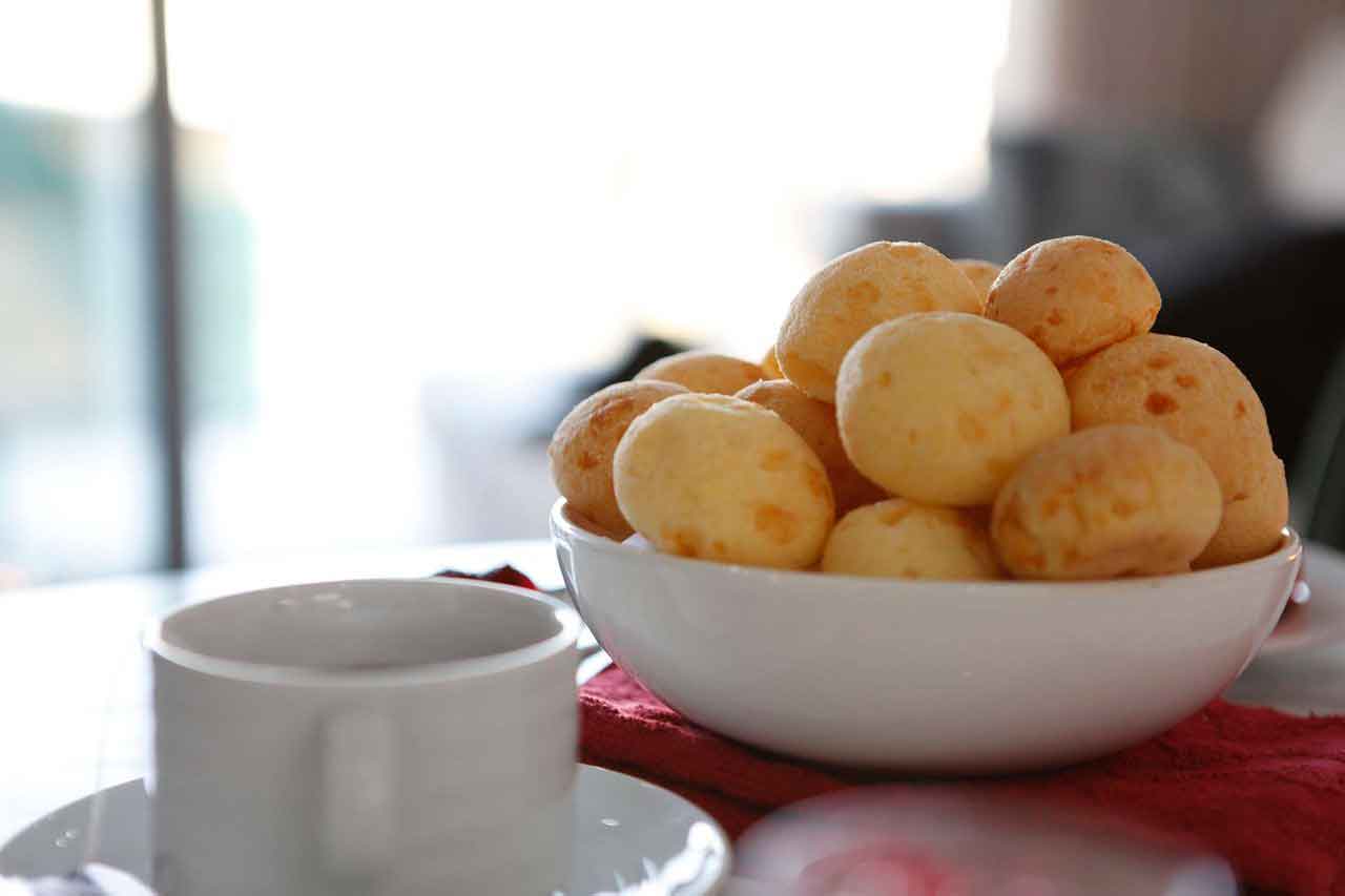 Pão de Queijo Mineiro na Air Fryer em 12 Minutos