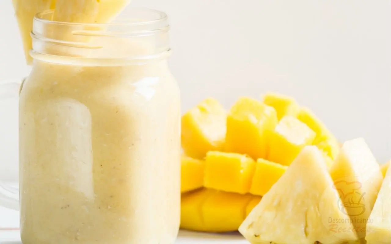 Como Fazer o Smoothie de Abacaxi com Manga