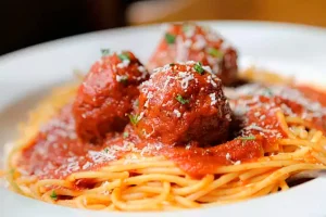 Espaguete com Almôndegas
