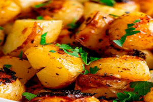 Batatas Assadas em Molho de Salsa e Limão