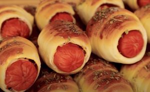 Receita de Enroladinho de Salsicha Assado