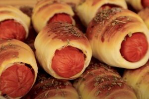Receita de Enroladinho de Salsicha Assado