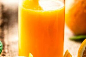 Suco energético de chá verde e laranja