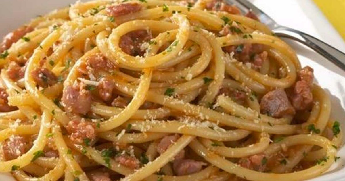 Macarrão Alho e Óleo com Linguiça Calabresa