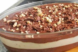 OVO DE PÁSCOA NA TRAVESSA