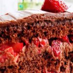 Bolo de Chocolate com Morango
