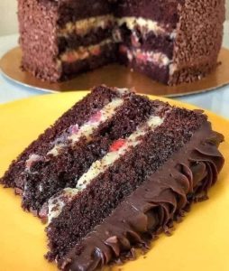 Bolo de Chocolate com Morango2