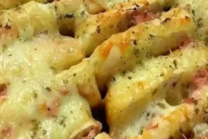 Lanche da noite com bisnaguinha