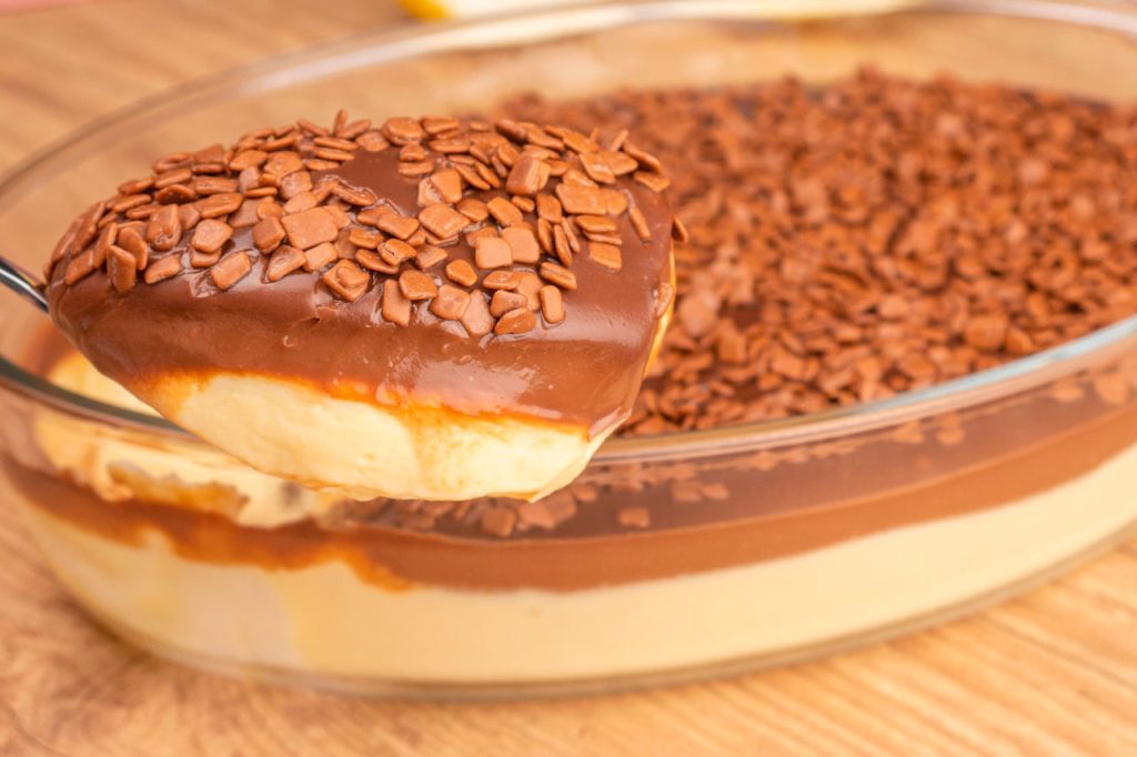 Mousse de Maracujá com Chocolate em 8 minutos