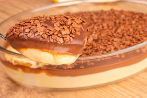 Mousse de Maracujá com Chocolate em 8 minutos