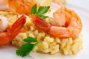 Risoto de camarão com leite de coco