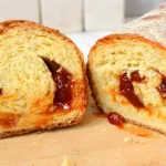 Pão de Milho Recheado com Goiabada