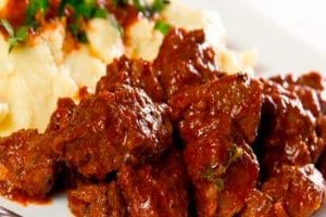 Picadinho de Carne com Purê