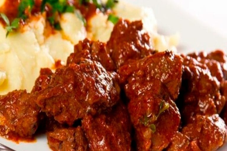 Picadinho de Carne com Purê