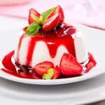 Panna Cotta com Calda de Morango