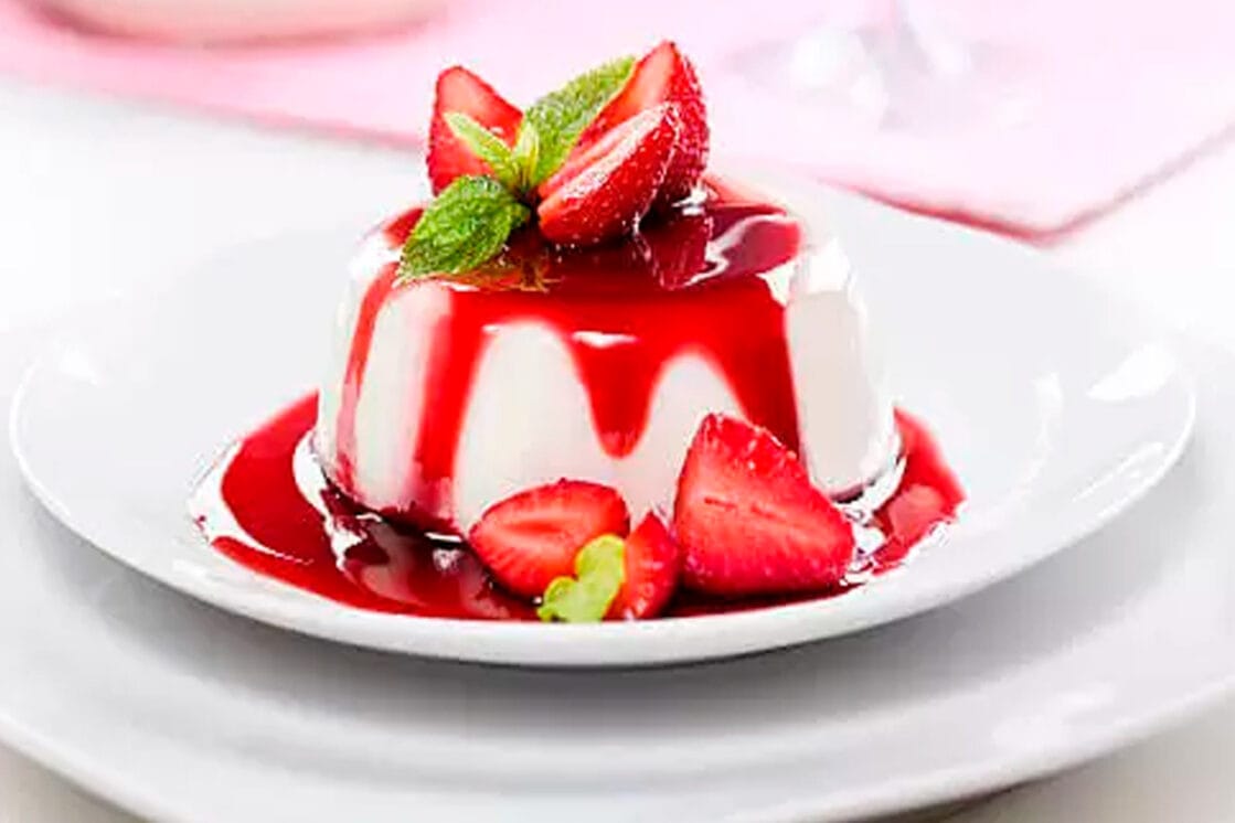 Panna Cotta com Calda de Morango