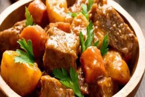 Carne de Panela com Batata ao Molho de Cerveja