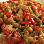 Salada de grão-de-bico com atum