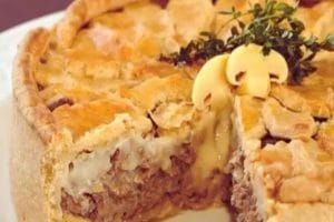 Empadão de Carne Desfiada com Requeijão: Faça em casa