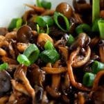 Shimeji na Manteiga com Shoyu e Cebolinha