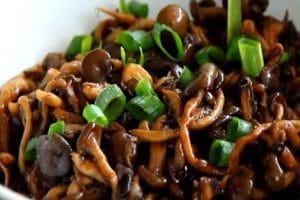 Shimeji na Manteiga com Shoyu e Cebolinha