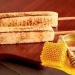 Espetinho de Queijo Coalho com Mel