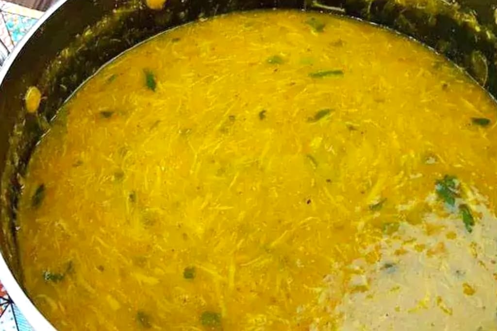 Caldo de mandioca com frango