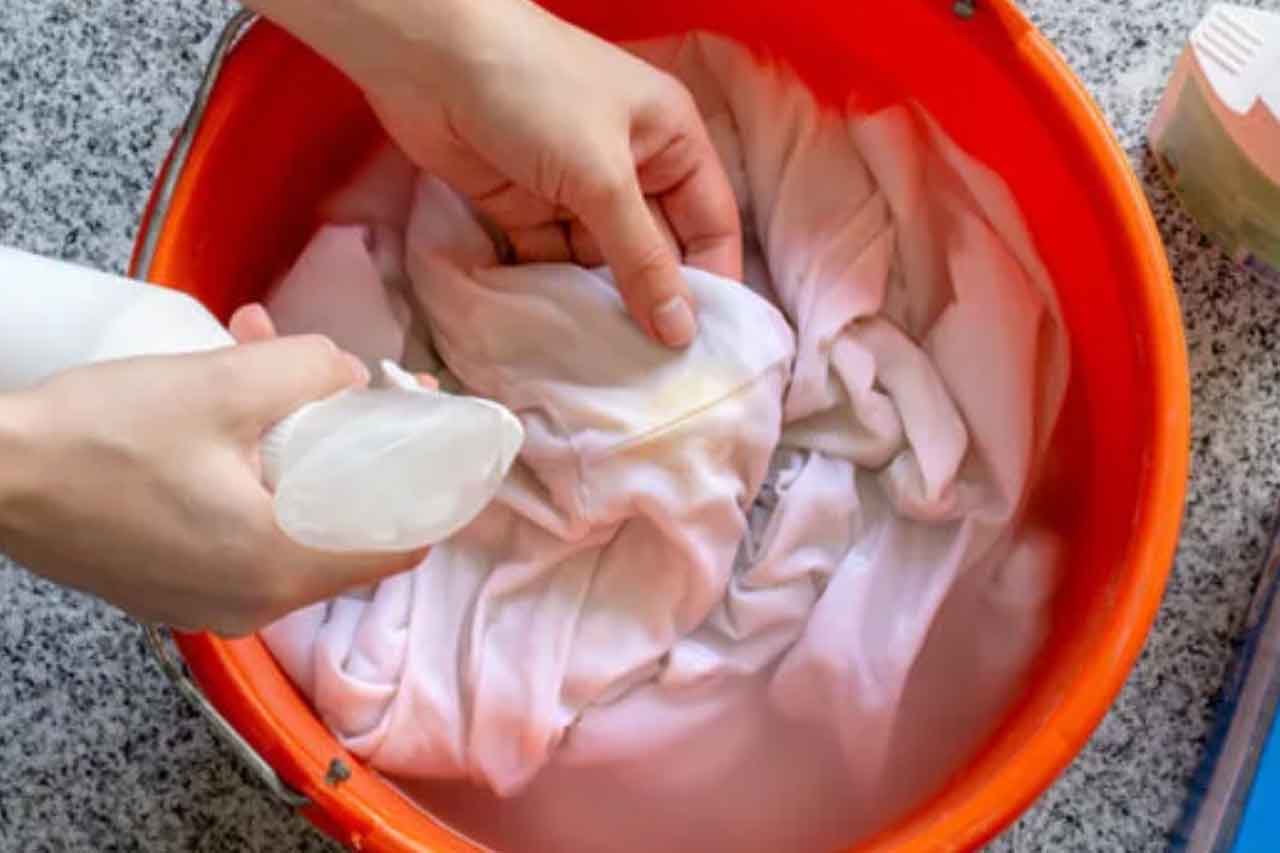 Como Fazer a Roupa Amarelada pelo Tempo Voltar a Ficar Branca