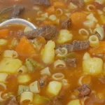 Sopa de Macarrão com Carne e Legumes