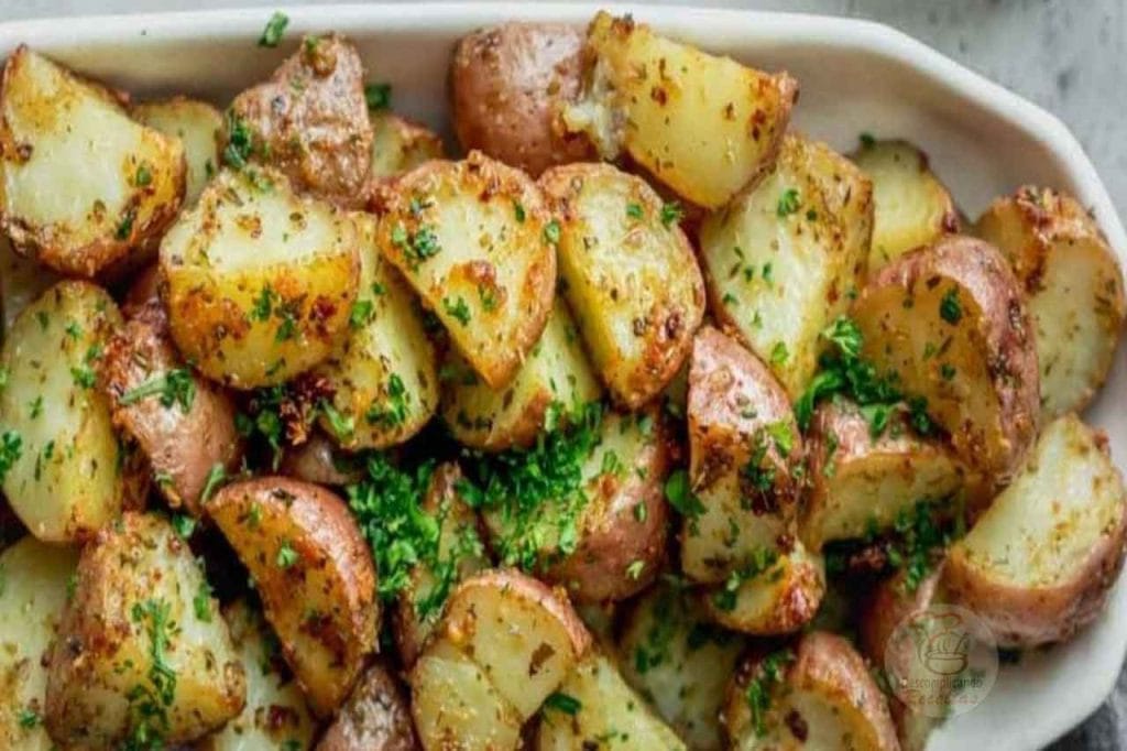 Receita Deliciosa de Batatas Assadas em Molho de Salsa e Limão