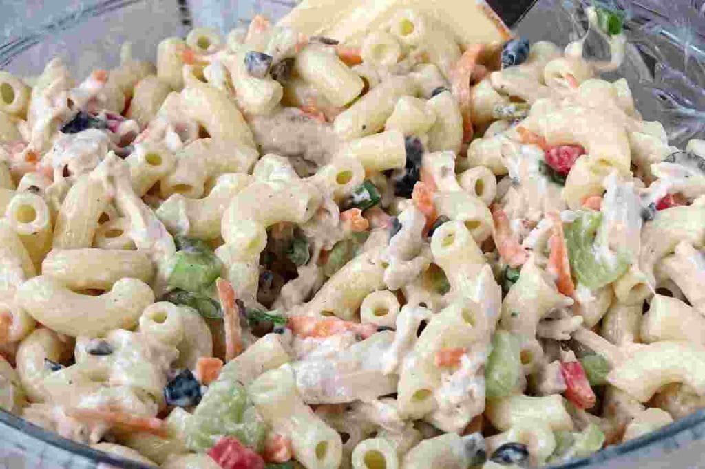 Receita de Salada de Macarrão com Frios