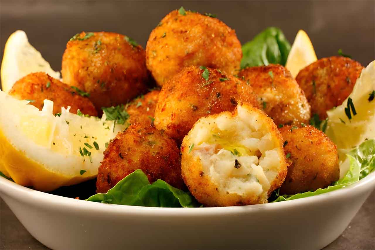 Bolinho de Bacalhau com Massa de Batata