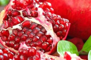 3 Receitas com Romã para Atrair Abundância