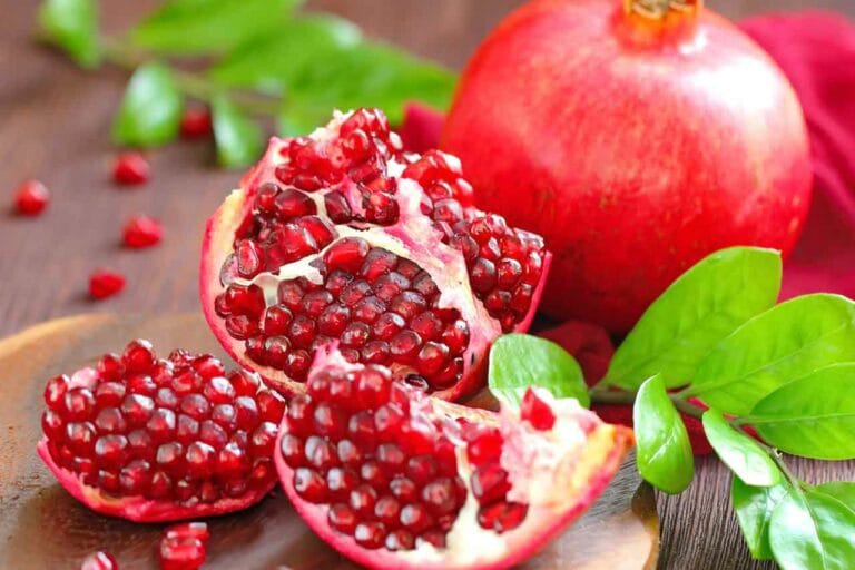 3 Receitas com Romã para Atrair Abundância