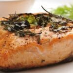 Salmão Grelhado com Molho de Limão e Ervas