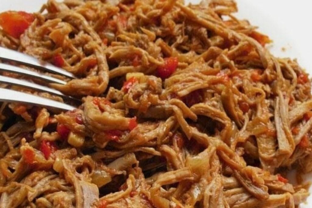 Lagarto Desfiado com Molho Agridoce 1 Lagarto Desfiado com Molho Agridoce