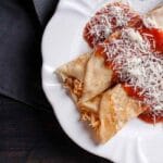 Panquecas de carne e de frango ao molho rústico de tomate