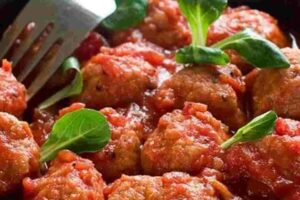 Deliciosas Almôndegas com Molho de Tomate