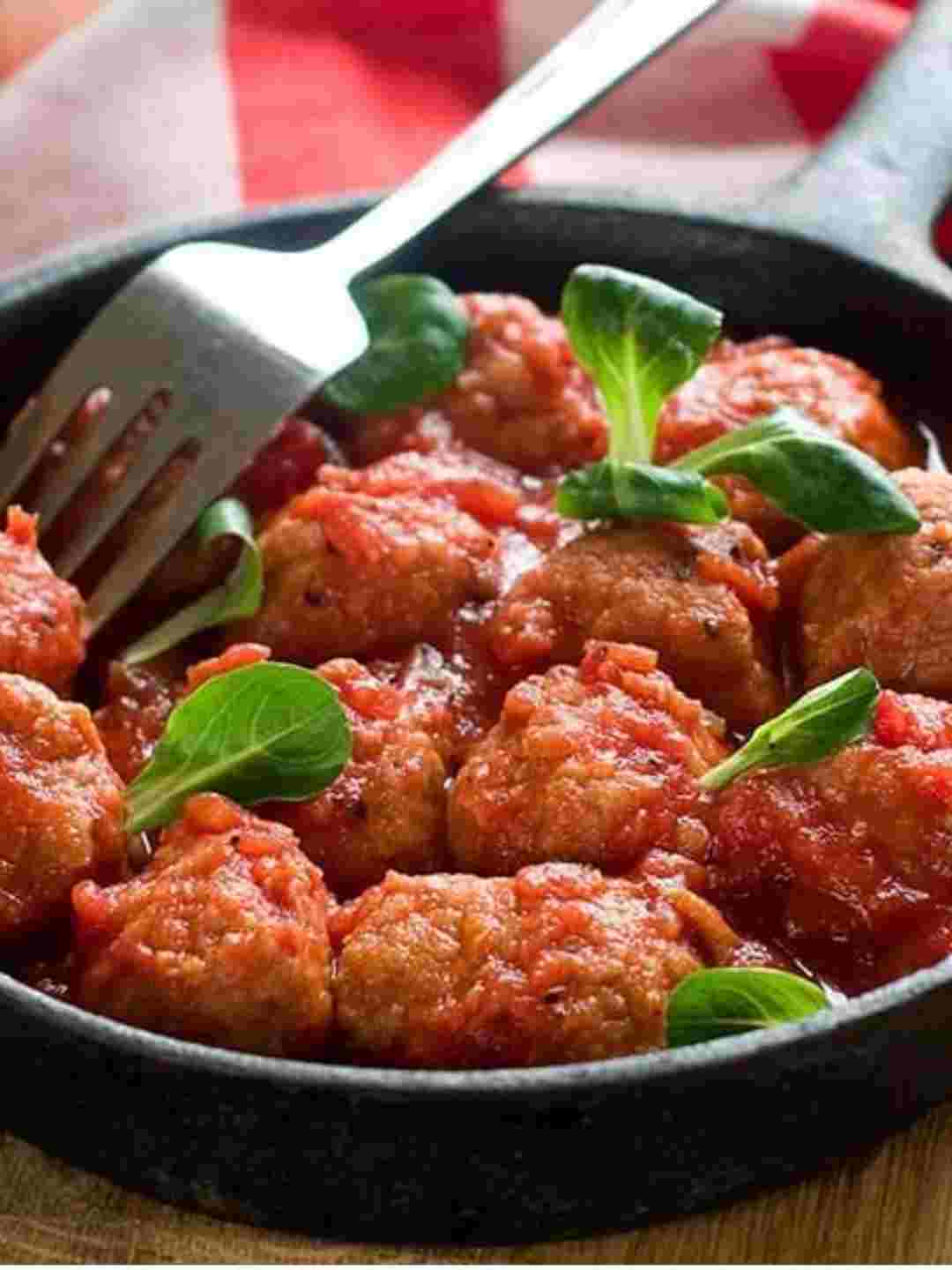 Almondegas com molho de tomate