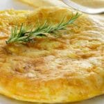 Omelete low carb tradicional para café da manhã