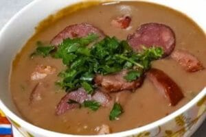 Sopa de Feijão com Linguiça