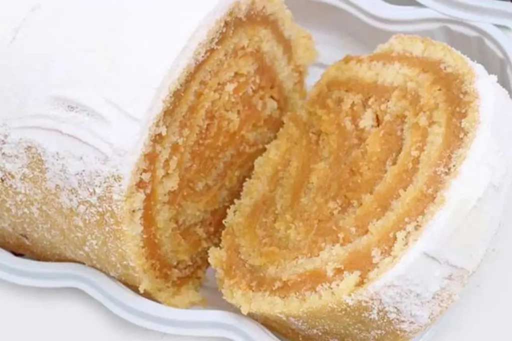 Rocambole de Doce de Leite com Coco Ralado