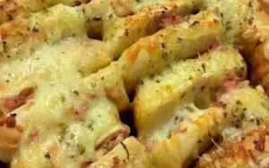 Lanche da noite com bisnaguinha