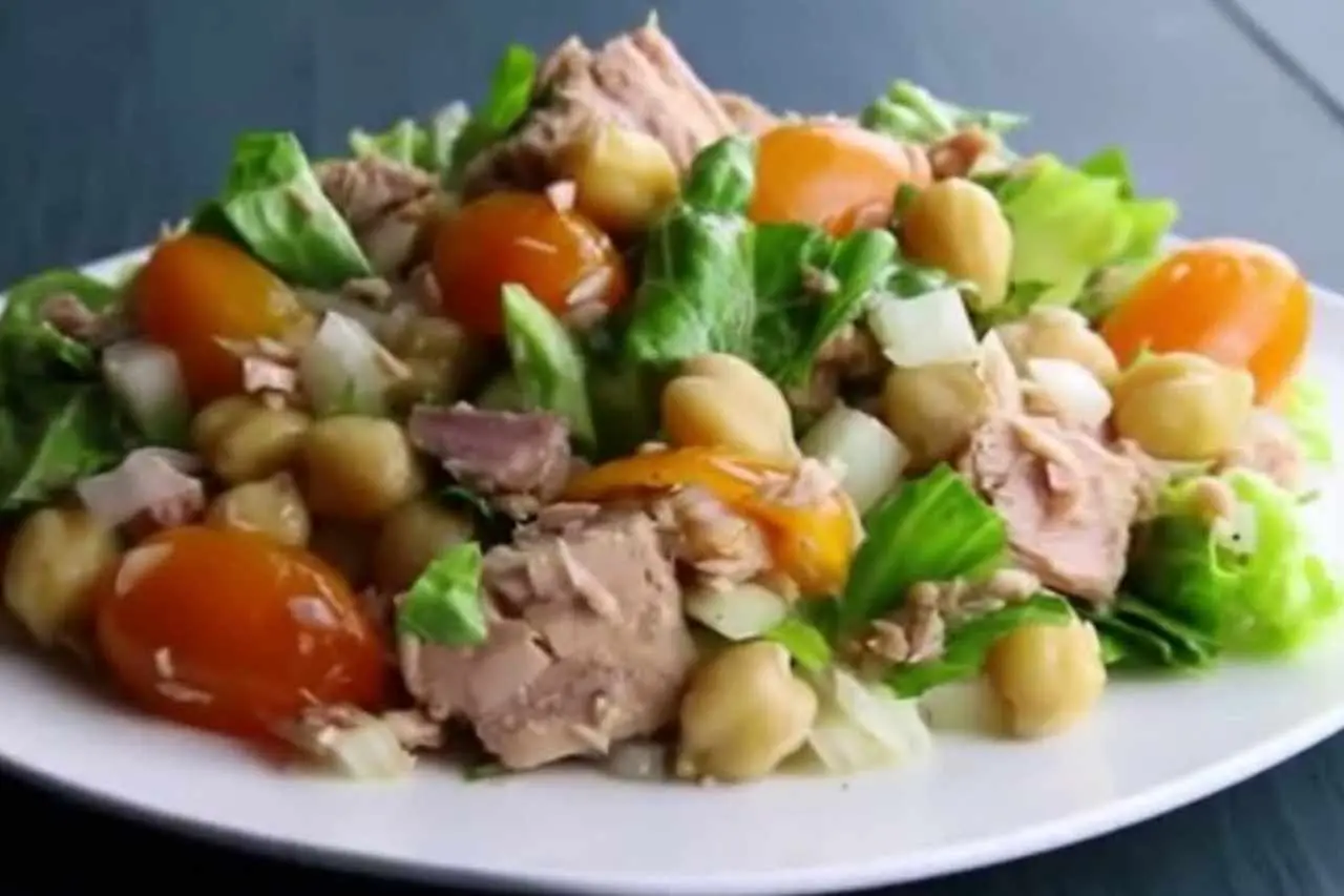 Salada de Grão-de-Bico com Atum 1 Salada de Grão-de-Bico com Atum