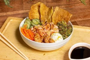 Poke de salmão com cream cheese