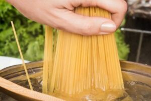 5 Erros Comuns ao Cozinhar Massas e Como Evitá-los