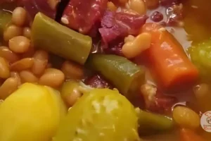 Feijão da Vovó com Maxixe, Batatas, Carne Seca, Cenoura e Vagem