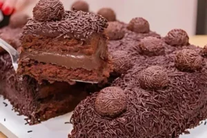 Receita de bolo de chocolate com recheio de brigadeiro